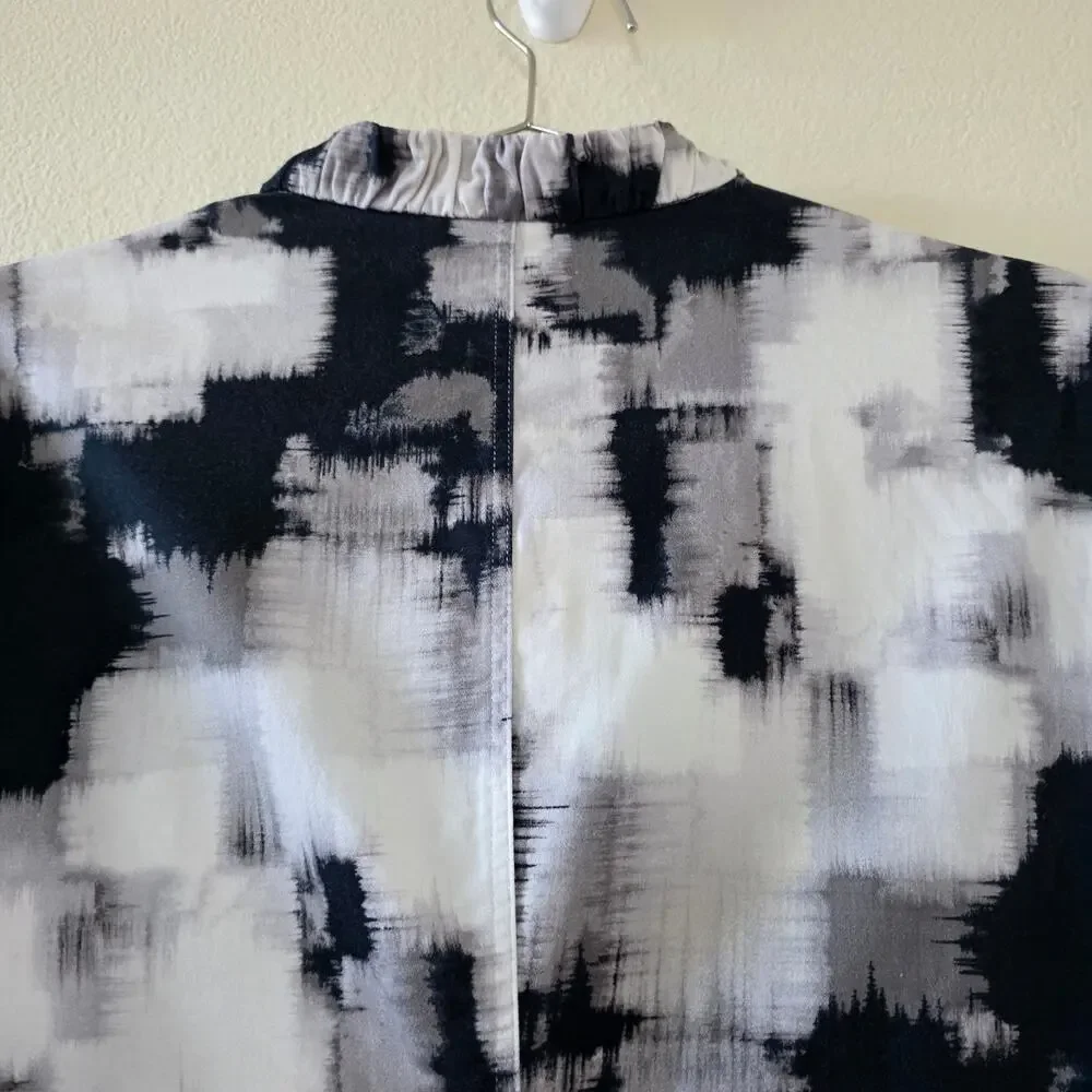Chicos Abstract Print Button Front Jacket Womens Size 1 Black Gray 3 4 Sleeve - Picture 11 of 12